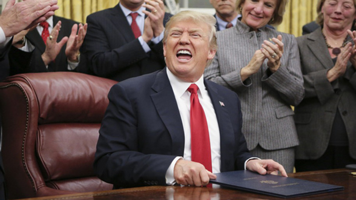 Trump'tan Beyaz Saray yetkililerine: Aptallar