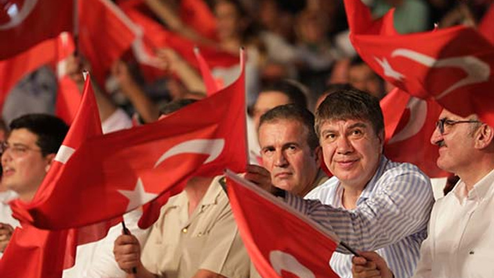 Antalya meydanlara sığmadı