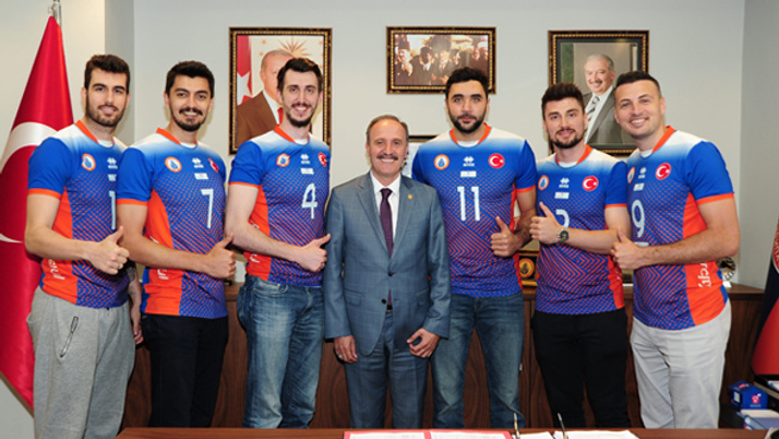 Efeler Ligi ve Avrupa Şampiyonlar Ligi'nde mücadele eden BBSK sezonu açıyor