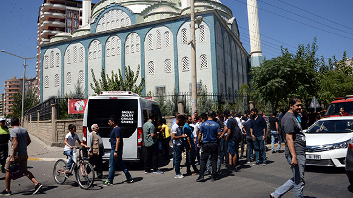 İnsanlığın bittiği an: Yaralılar can, hırsız cüzdan derdinde!