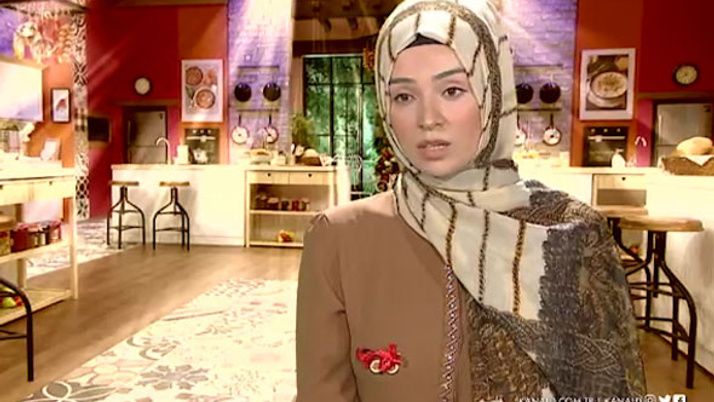 Gelinim Mutfakta Ayşenur kimdir stüdyoda vazo krizi
