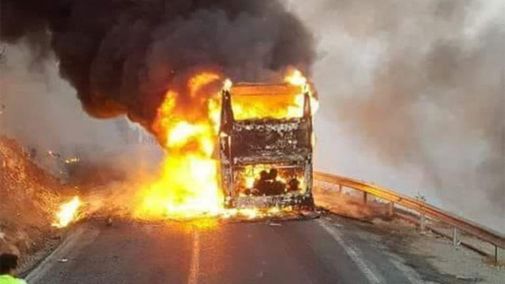 Mersin'de yolcu otobüsü alev topuna döndü