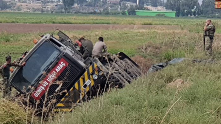 Sınıra sevkiyatta korkutan kaza! Tankla birlikte devrildi...