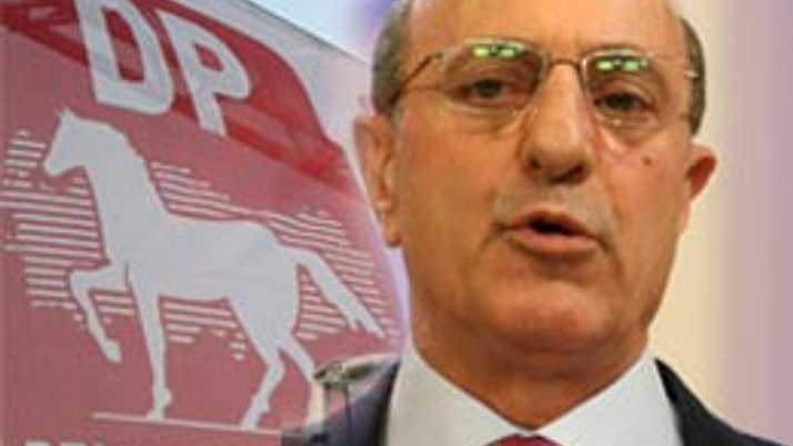 İlhan Kesici kime taş attı?