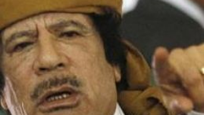 Kaddafi bir kenti daha dümdüz etti (video)