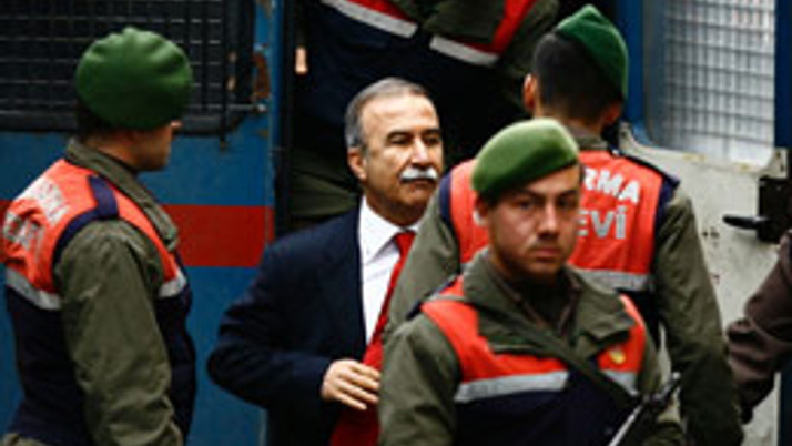 Hanefi Avcı havlu attığını açıkladı