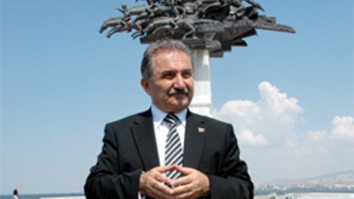 Zeybek'ten hakimlere iki ay hapis önerisi