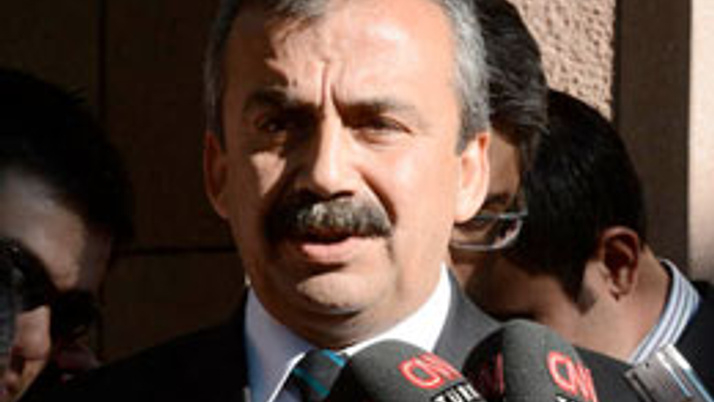 İstanbul trafiğini nasıl çözeceksin Sırrı?