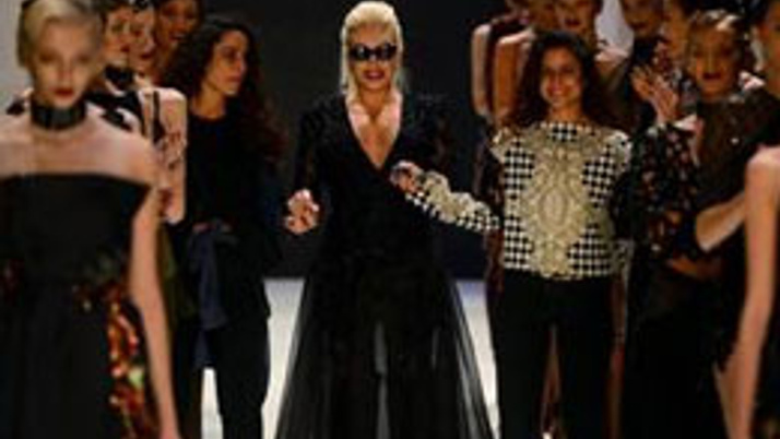 Ajda Pekkan mankenlere taş çıkarttı