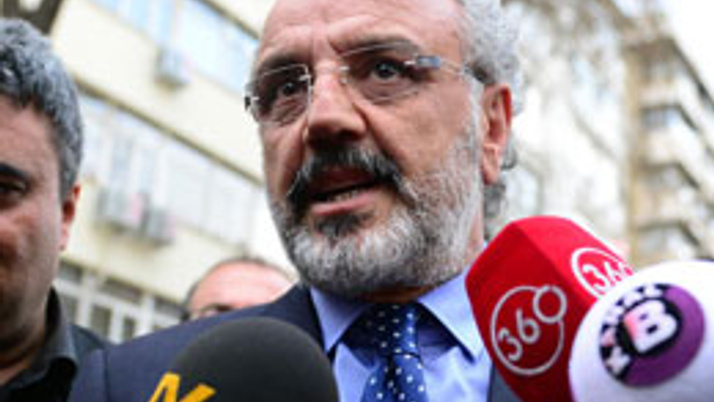 Sırrı Sakık galibiyetini ilan etti!