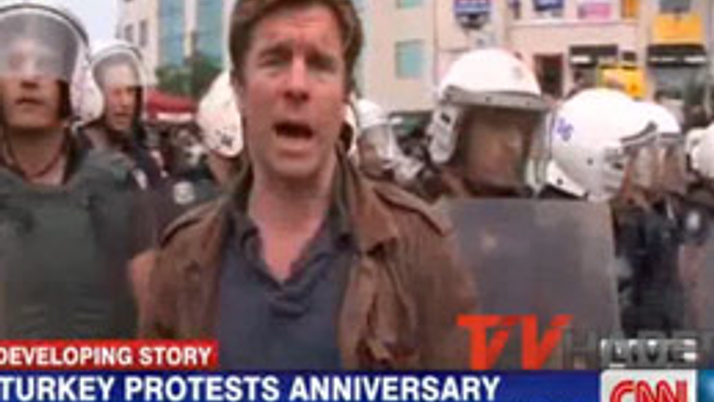 CNN muhabirinin kıçına tekme! Turgay Güler yazdı