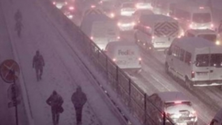 İstanbul'da kar trafiğinin bir günlük faturası