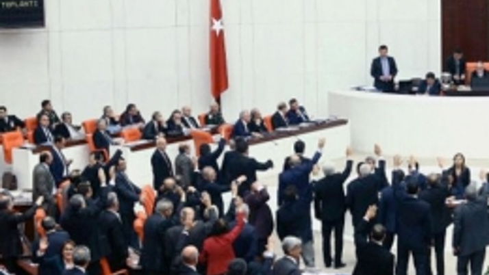 Meclis'te sabaha kadar sadece 4 madde!