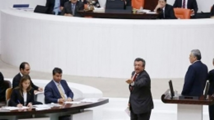 Meclis'te gergin anlar 'Çıldırtma beni başkan'