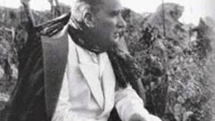Atatürk lacivert giymezdi