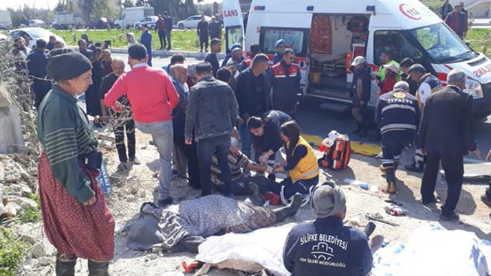 Son dakika Mersin Silifke'de işçileri taşıyan araç kaza yaptı! Çok sayıda ölü var