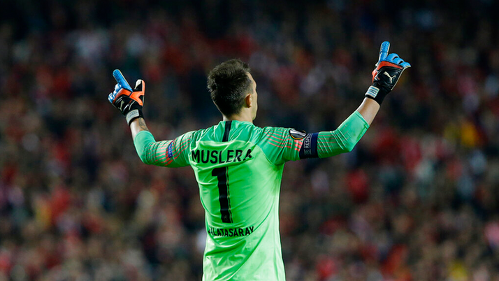 Muslera hakem kararlarına isyan etti