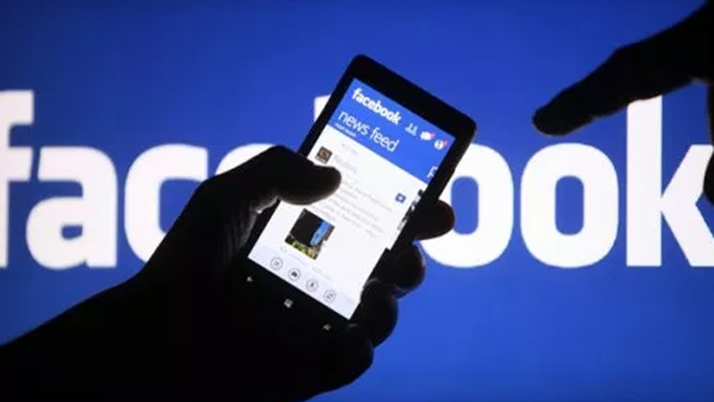 Facebook ve Insagram aynı anda çöktü