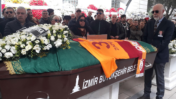 Demet Akbağ'ın eşi Zafer Çika'nın cenazesi Çeşme'ye uğurlandı