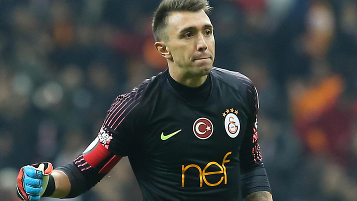 Avrupa devinden Muslera'ya kanca