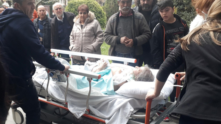 İzmir Tepecik hastanesinde büyük panik! Hastalar camdan tahliye edildi