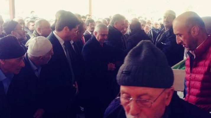 CHP'li vekilin camide ayakkabısı çalındı