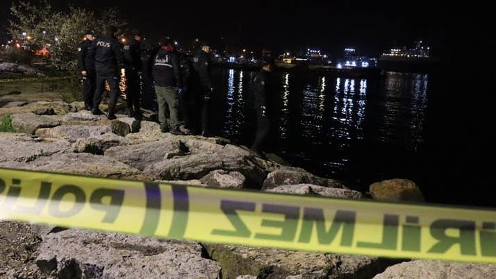 Üsküdar'da denizde erkek cesedi bulundu