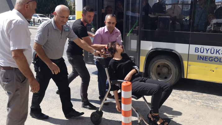 Bursa Da Otobus Soforu Fenalasan Genc Kizi Hastaneye Yetistirdi Internet Haber