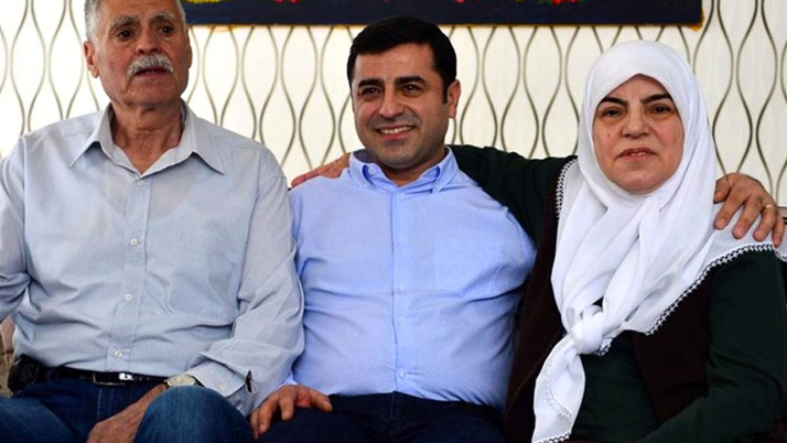 Selahattin Demirtaş'ın anne ve babası trafik kazası yaşadı ...