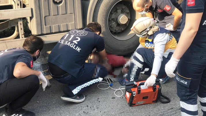 Sakarya'da bir kişi altına girdiği tankere kamyonun çarpmasıyla öldü