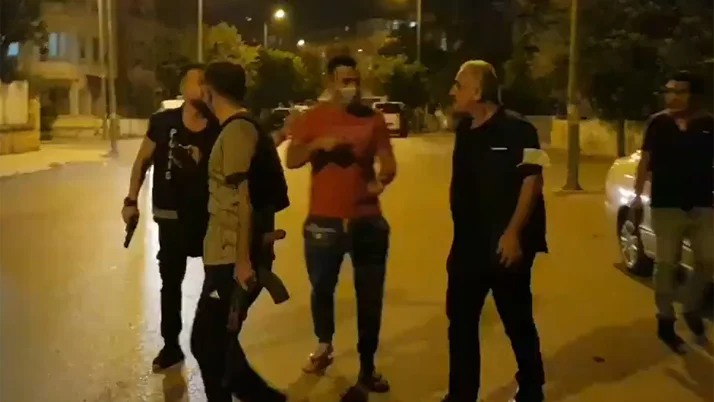 İskenderun Emniyet Müdürü Nevzat Güneş uzun namlulu silahla çıktı