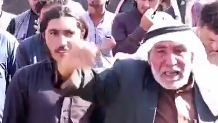 Suriye'de terör örgütü PKK işgali altındaki kasabada halk isyanı!