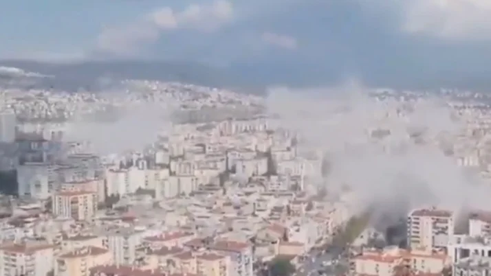 İzmir semalarında deprem sonrası korkutan görüntü