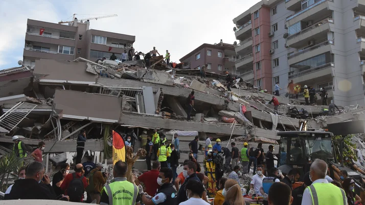 İzmir depreminde enkaz altında kaç kişi var? Pakdemirli Bayraklı için sayı verdi