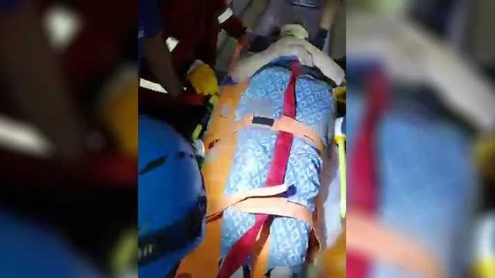 İzmir'de enkaz altına kalan 1 kadın daha yaralı olarak kurtarıldı