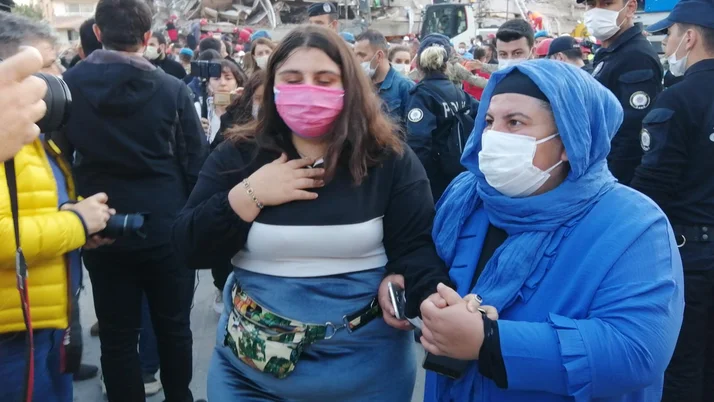 İzmir'de arama kurtarma çalışmaları sürüyor: Saatler sonra kız çocuğu sesi duyuldu