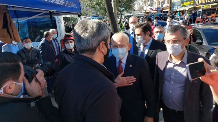 Kemal Kılıçdaroğlu'dan deprem bölgesine ziyaret! İzmir Bayraklı'ya geldi