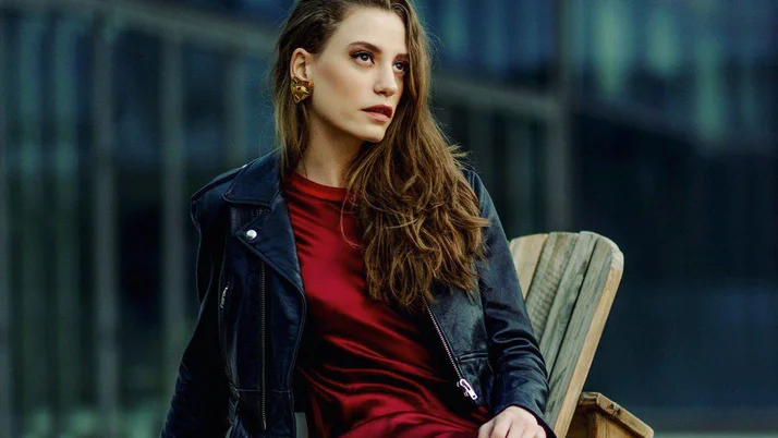 Serenay Sarıkaya ile annesi İzmir depremine dönüş yolunda yakalandı