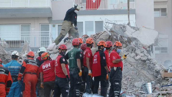 Depremin vurduğu İzmir'e hırsızlık için geldiler