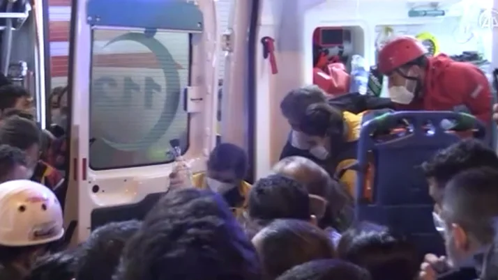 İzmir'de 33 saat sonra bir mucize kurtuluş daha! 50'li yaşlarda vatandaş kurtarıldı