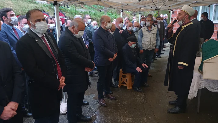 Bakan Adil Karaismailoğlu'nun acı günü! Trabzon'da toprağa verdi