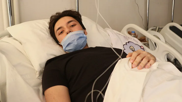 İzmir'deki depremde anne ve babasını kaybeden genç: Bir ben kaldım