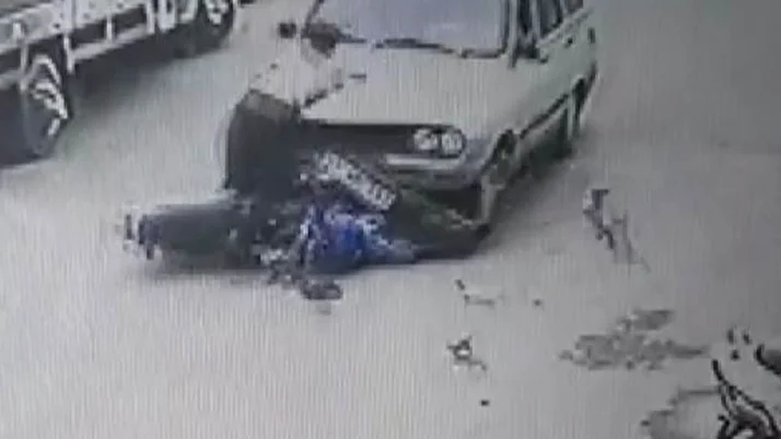 Gaziantep'te trafikte aracın altında kaldı! O anlar güvenlik kamerasında