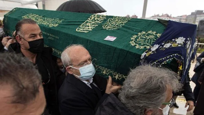 Kemal Kılıçdaroğlu Akif Hamzaçebi'nin annesinin cenaze törenine katıldı