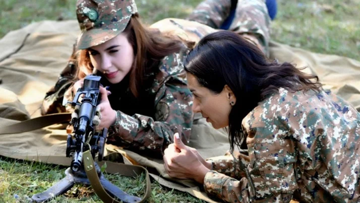 Paşinyan'ın eşi kadın asker yetiştiriyor! Karabağ'da çatışacaklar