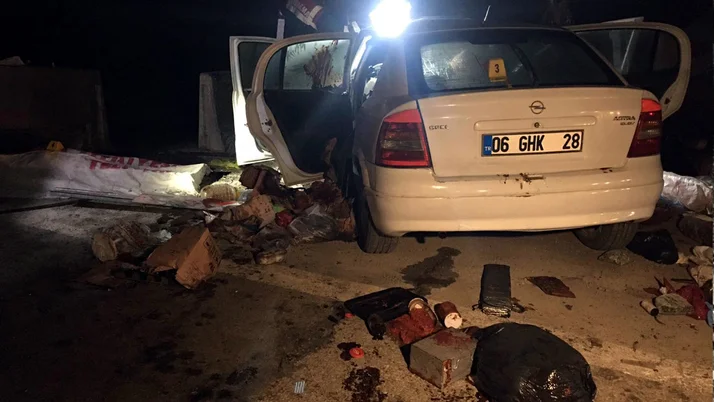 Ankara'da bariyerlere çarpan otomobilde ölüm vuku buldu