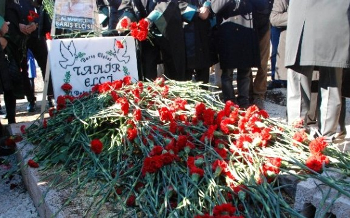 Tahir Elçi’nin mezarına İstanbul'dan sürpriz ziyaretçi