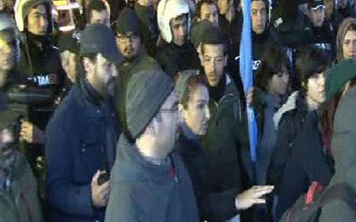 Kadıköy'deki protestoda polisle gerilim!