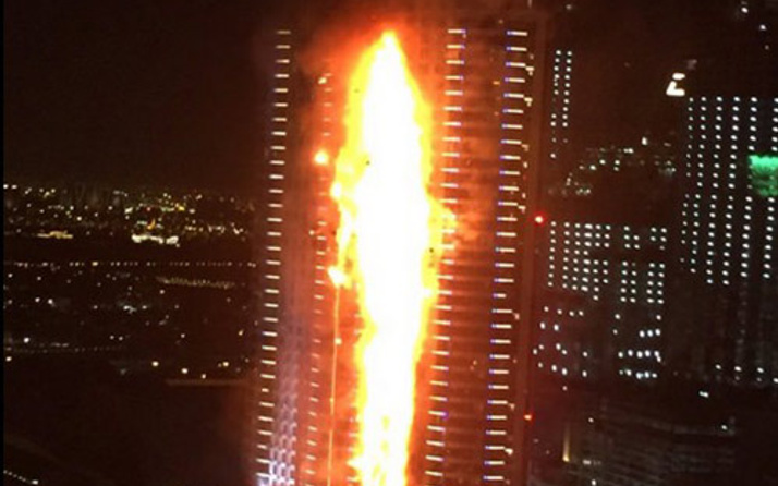 Dubai'de 63 katlı gökdelende yangın!