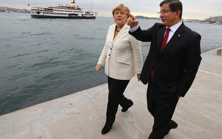 Başbakan Davutoğlu davet etti Türkiye'ye geliyor